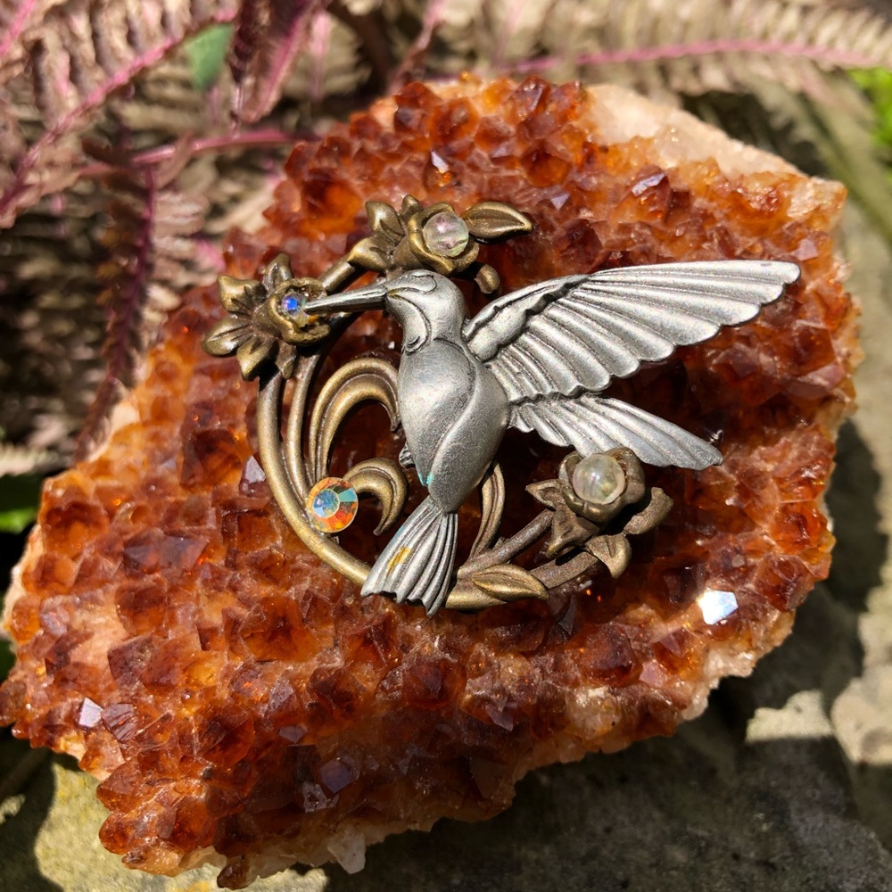 Cute vintage two tone hummingbird pin